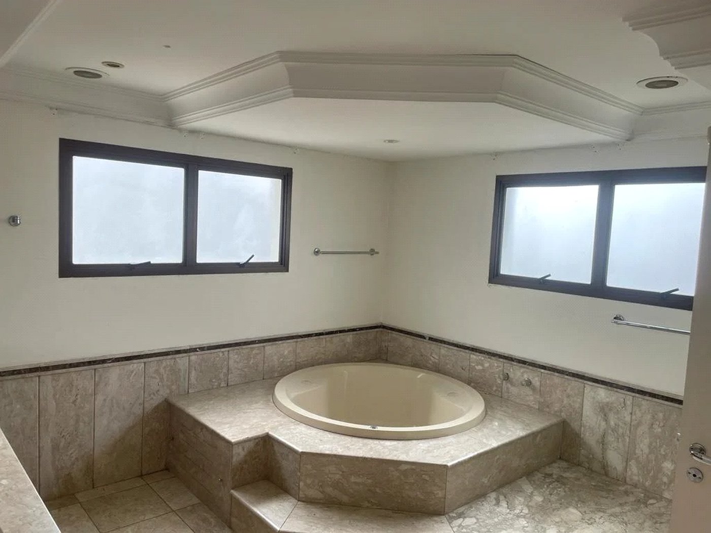 Apartamento à venda com 4 suítes em Vila Suzana, São Paulo, SP