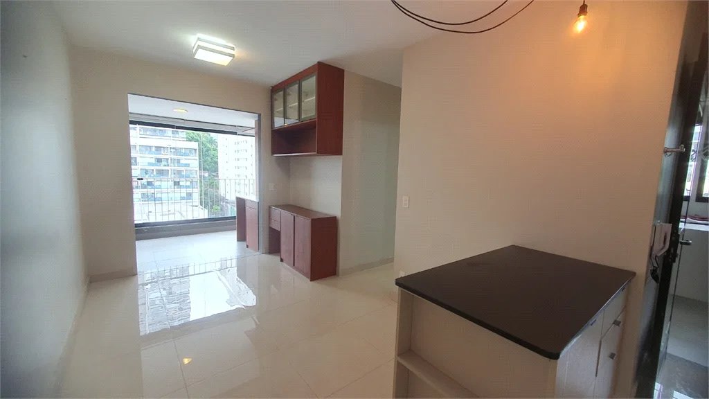 Apartamento à venda com 3 quartos, sendo 1 suíte, em Pinheiros, São Paulo, SP