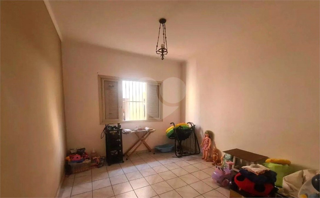 Casa à venda com 4 quartos, sendo 1 suíte,  em Jardim Trussardi, São Paulo, SP
