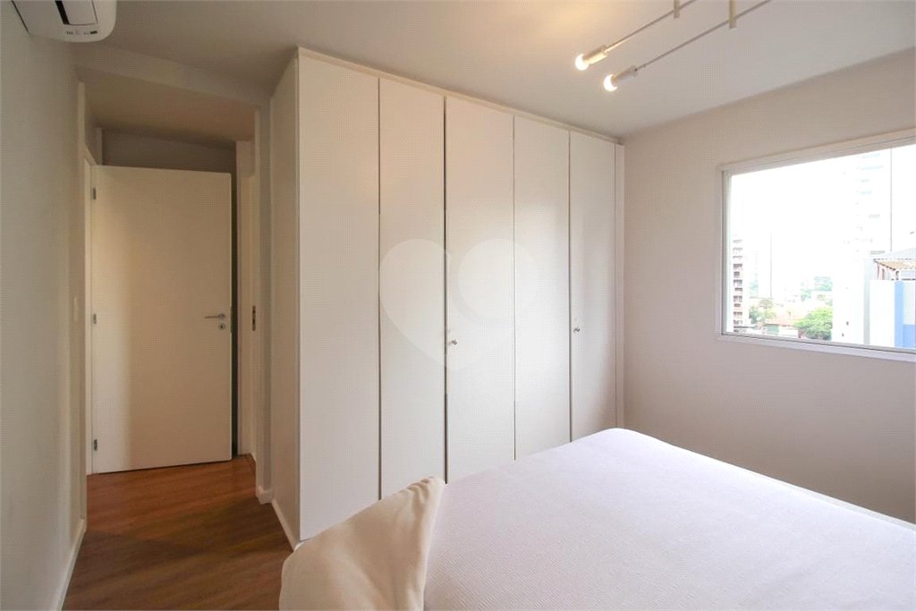 Apartamento à venda com 2 quartos, sendo 1 suíte,  em Vila Olímpia, São Paulo, SP