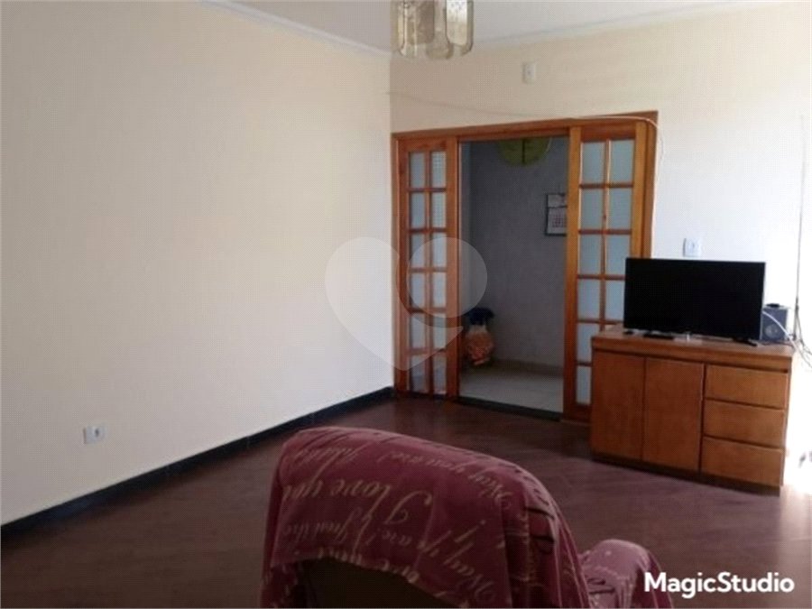 Casa com 400m², 2 dormitórios, 2 vagas de garagem, à venda na Vila Matilde.