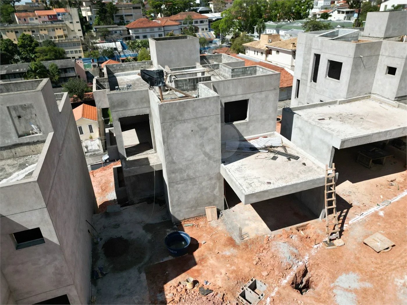 Residencial Tremembe Casa Linda - 255 mts - 04 dormit sendo 02 suites , 5 wcs - 04 vagas