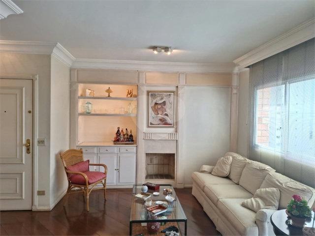 Apartamento à venda com 3 suítes em Campo Belo, São Paulo, SP