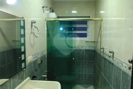 Sobrado à venda com 4 quartos, sendo 1 suíte, em Interlagos, São Paulo, SP