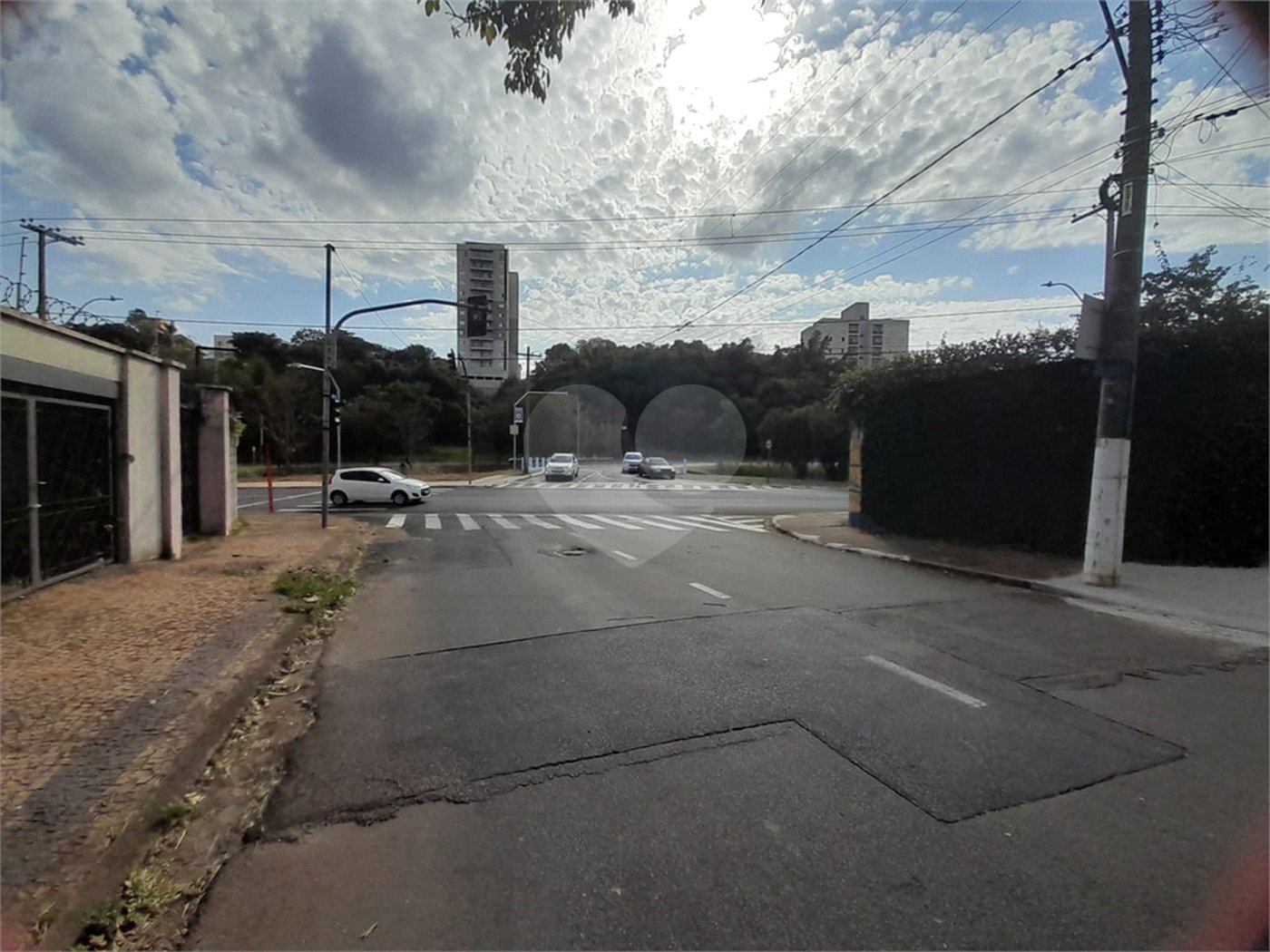 Casa de Alto Padrão à Venda e Locação no Parque Santa Mônica - São Carlos