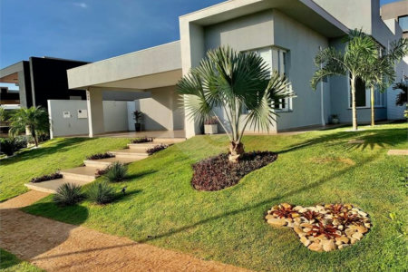 Casa térrea no Condomínio Alphaville Ribeirão III