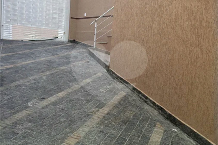 Sobrado à venda ou para alugar com 3 suítes em Horto, São Paulo, SP
