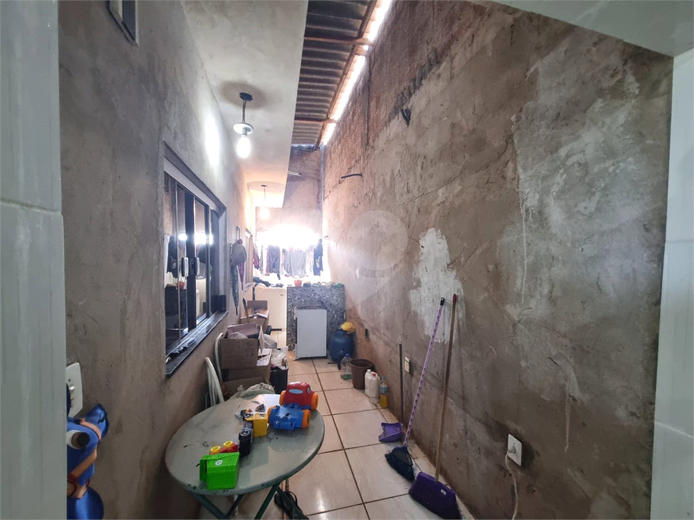 Sobrado 3 quartos e área comercial em baixo.