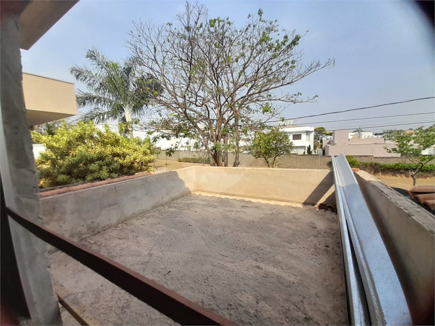 Casa em Construção com Área Gourmet e Piscina no Condomínio Damha II