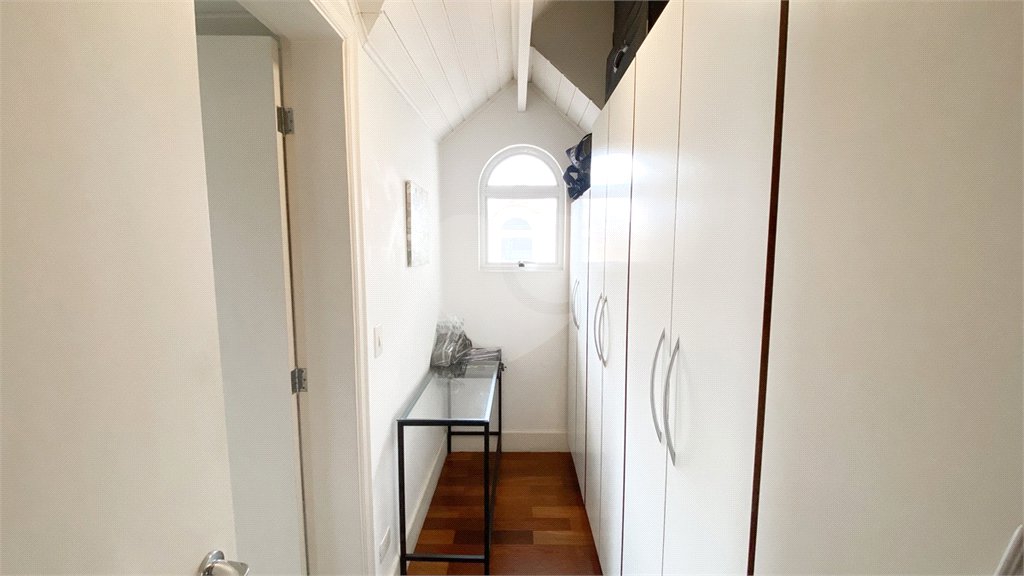 Casa à venda com 4 quartos, sendo 3 suítes, no condomínio Brisa Verde, São Paulo - SP