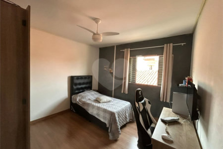 Sobrado à venda com 6 quartos, sendo 1 suíte,  em Vila do Encontro, São Paulo, SP