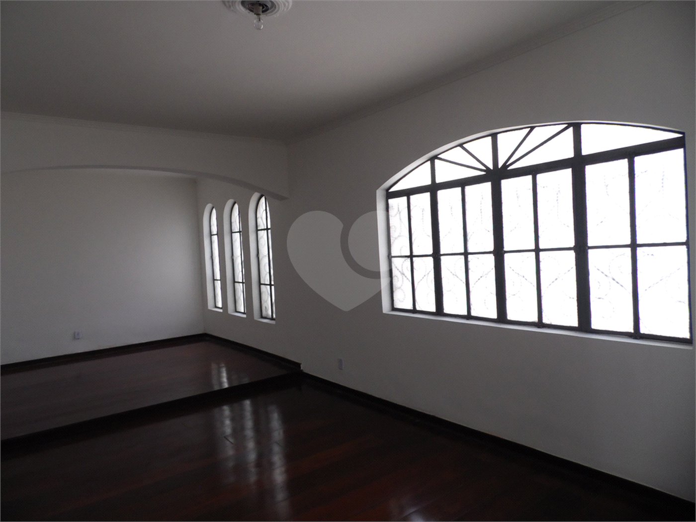 Casa à venda com 5 quartos, sendo 3 suítes, em Vila São Francisco, São Paulo, SP
