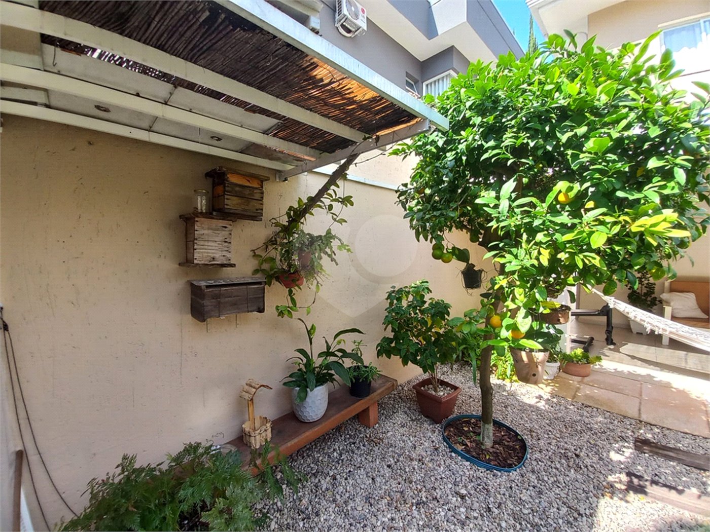 Casa à venda com 3 quartos, sendo 1 suíte, no condomínio São Domingos, Valinhos - SP