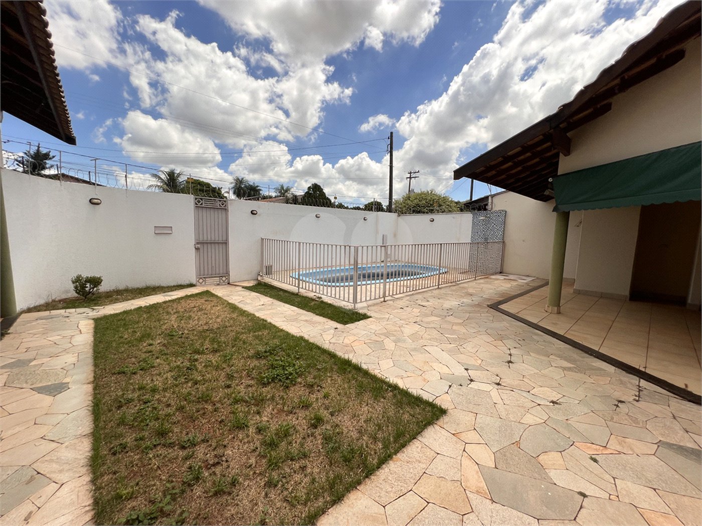 Casa à venda com 3 quartos, sendo 1 suíte,  em Jardim Primaveril, Três Lagoas, MS