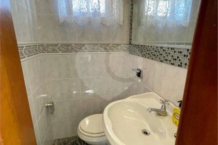Casa à venda com 9 quartos, sendo 4 suítes, em Condomínio Flamboyant-b, Atibaia, SP