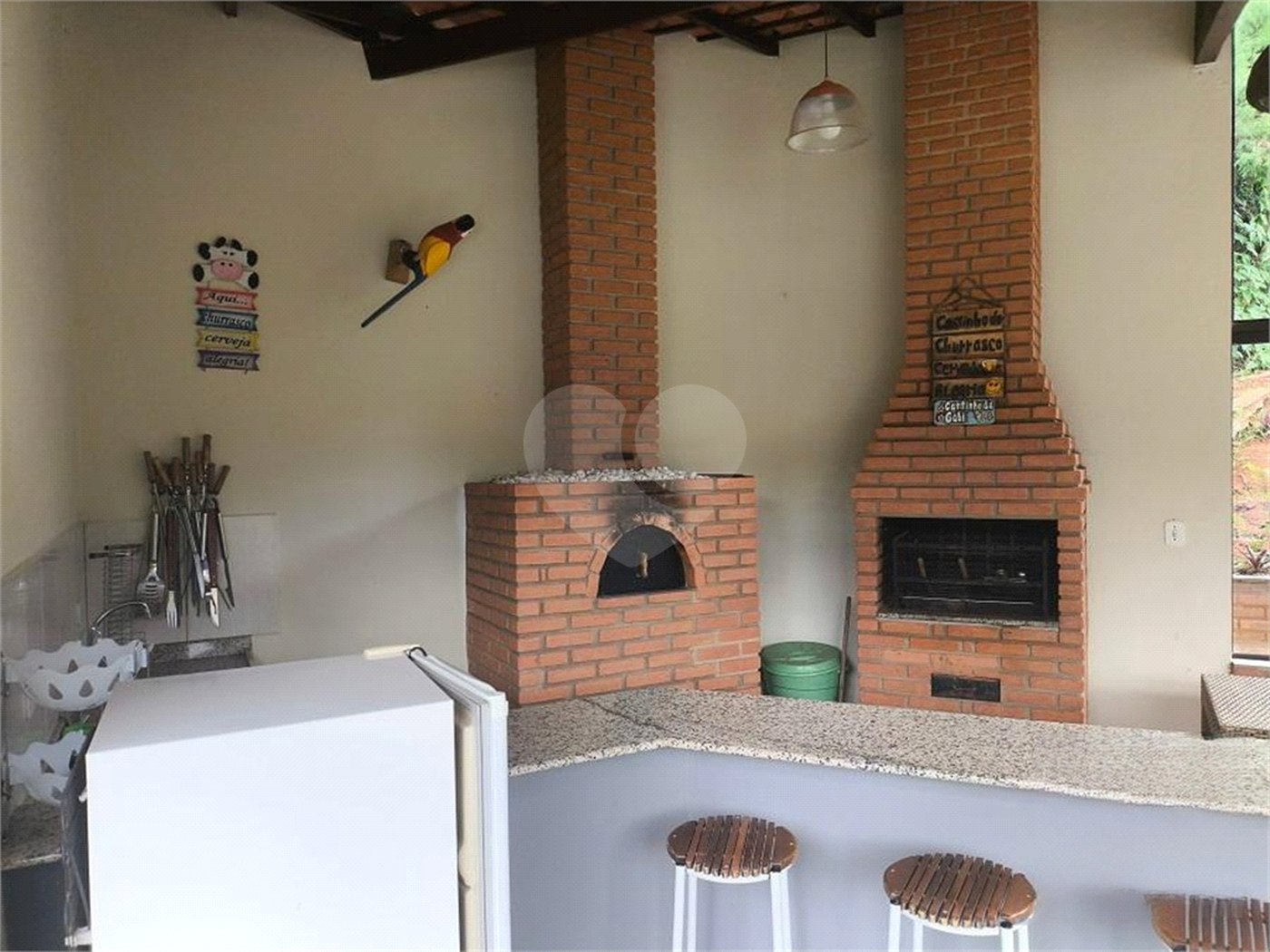 Casa à venda com 3 suítes no condomínio Granja Verediana, Ibiúna - SP