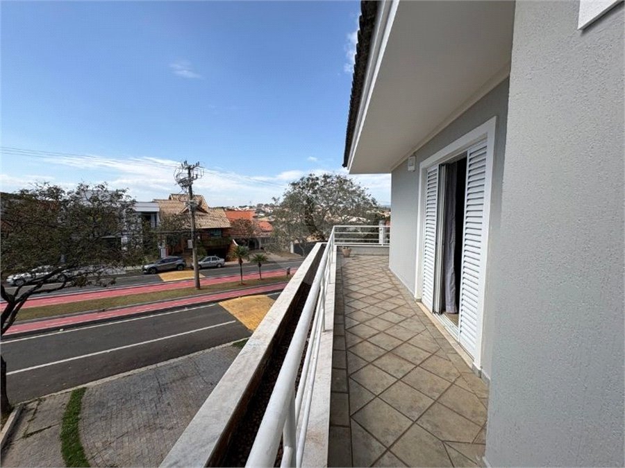 Casa à venda com 5 quartos, sendo 3 suítes, no condomínio Granja Olga III, Sorocaba - SP