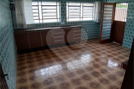 Sobrado à venda com 4 quartos, sendo 1 suíte, em Vila Gomes, São Paulo, SP