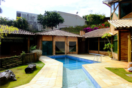 Casa à venda com 4 suítes no condomínio Estância Marambaia, Vinhedo - SP