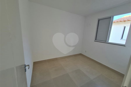 Indaiatuba - Sp - Vila Vic Florença - R$ 290.000,00 - Apartamento de 48m²,, no andar de cima, dois quartos, um banheiro, cozinha e sala, uma vaga de garagem. Condomínio fechado. Apartamento está do jeito que foi entregue . Area de lazer no condominio - Área do condomínio: Churrasqueira