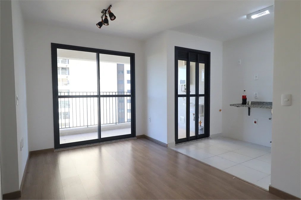 Apartamento à venda com 3 quartos, sendo 1 suíte, em Vila Anastácio, São Paulo, SP