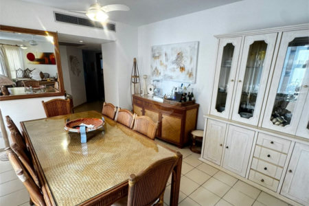 Apartamento à venda com 3 suítes em Pitangueiras, Guarujá, SP