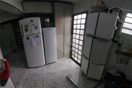 Sobrado com 3 suítes.
