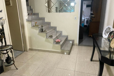Sobrado à venda com 3 quartos, sendo 1 suíte,  em Vila Nova Pauliceia, São Paulo, SP