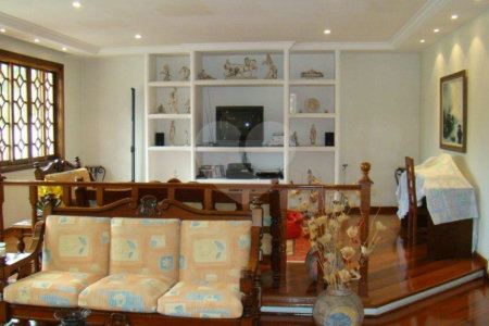 Sobrado à venda com 4 quartos, sendo 2 suítes,  em Alto da Boa Vista, São Paulo, SP