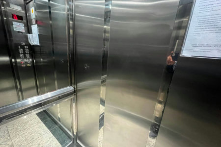 Apartamento na Quadra da Praia na Ponta da Praia – Andar Alto | Excelente Oportunidade em Santos!