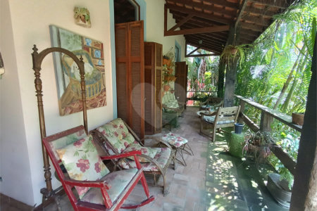 Casa à venda com 4 quartos, sendo 3 suítes, no condomínio Patrimônio do Carmo, São Roque - SP