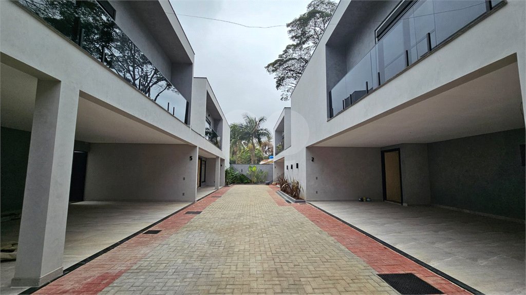 Casa à venda com 4 suítes no condomínio Villa Suiça, São Paulo - SP