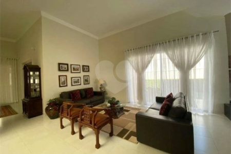 Casa à venda com 4 suítes no condomínio Ipê Velho, Vinhedo - SP
