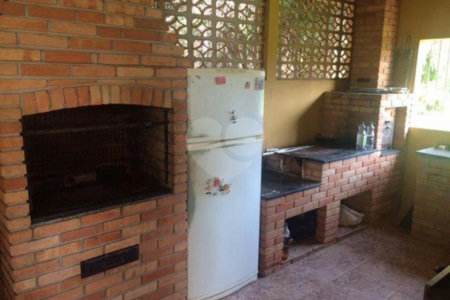 Casa à venda com 6 quartos, sendo 4 suítes, no condomínio Cond Riacho Fundo, Araçoiaba da Serra - SP