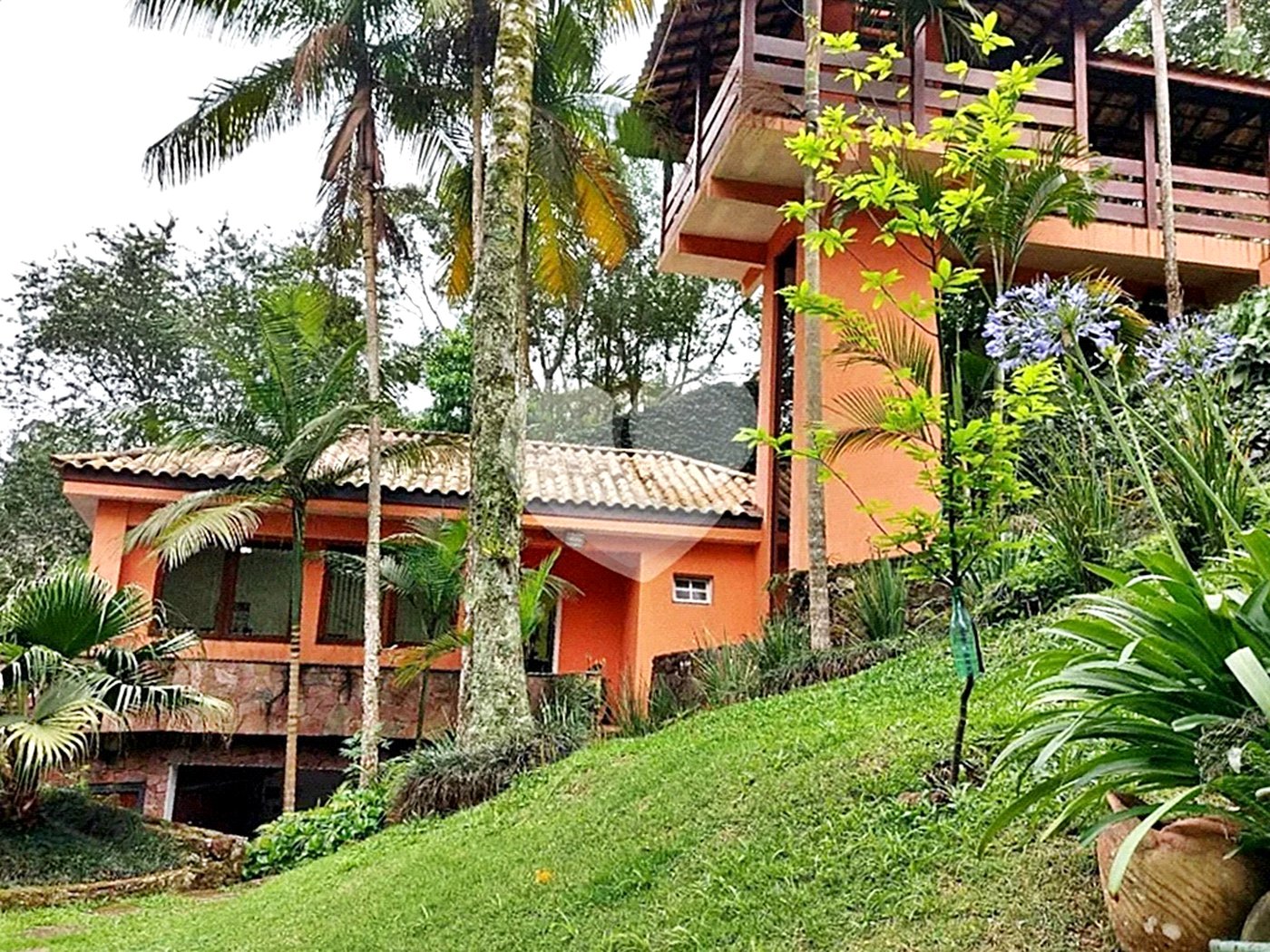 Casa à venda com 4 quartos, sendo 2 suítes, no condomínio Parque Imperial da Cantareira, Mairiporã - SP