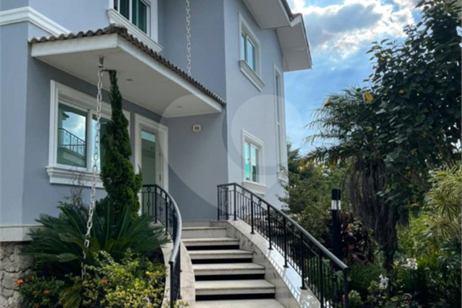 Casa à venda com 3 suítes no condomínio Quinta de Santo Antônio, São Paulo - SP