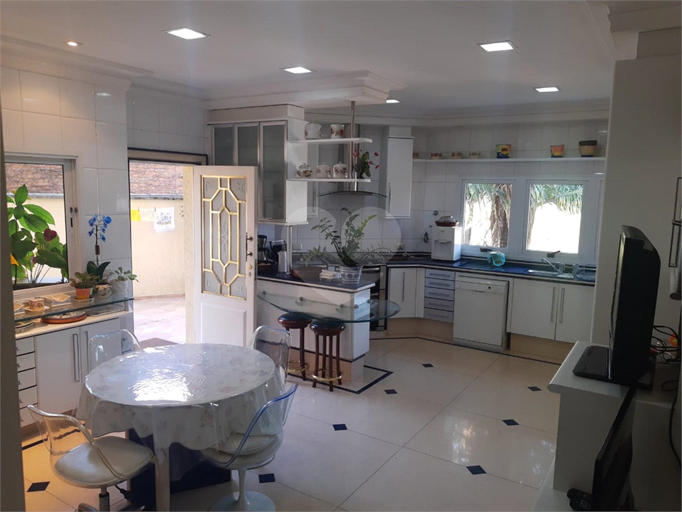 Casa à venda com 5 suítes em Jardim Leonor, São Paulo, SP