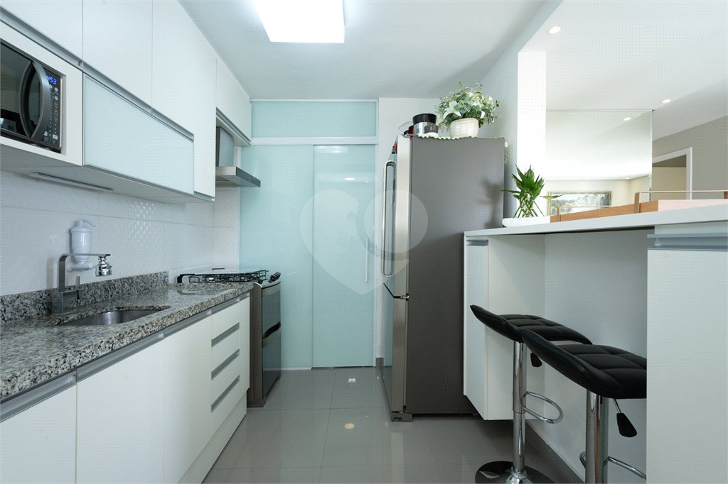 Apartamento à venda com 3 quartos, sendo 1 suíte,  em Jardim Parque Morumbi, São Paulo, SP