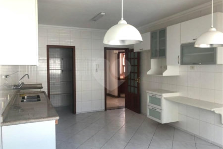 Casa à venda com 4 suítes no condomínio Vila das Emboabas, São Paulo - SP