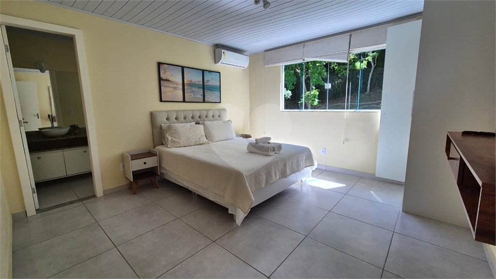 Casa à venda com 6 quartos, sendo 4 suítes, em Ferradura, Armação dos Búzios, RJ