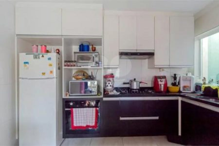 Casa à venda com 2 suítes no condomínio Residencial Flor de Lis, São Paulo - SP