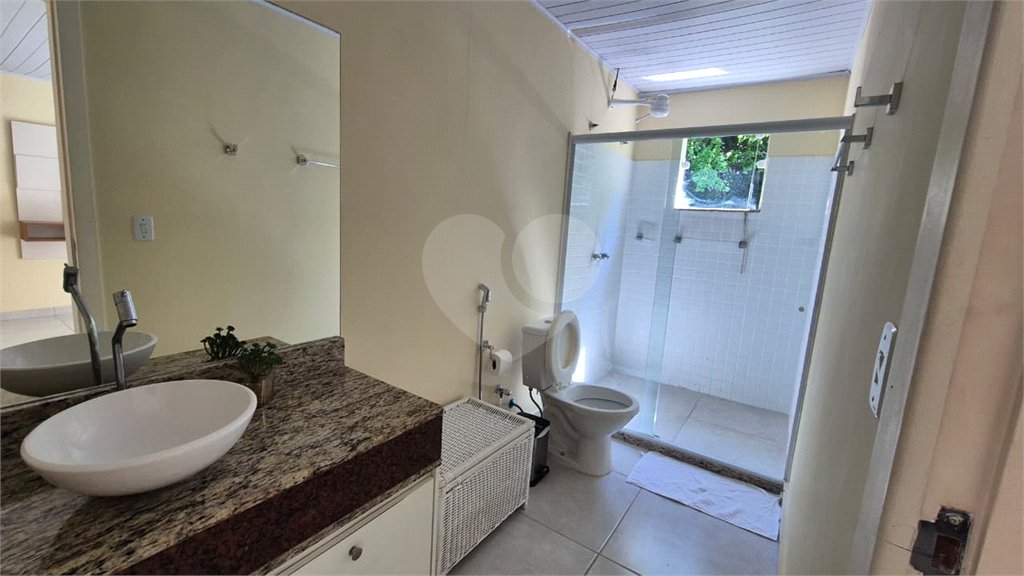 Casa à venda com 6 quartos, sendo 4 suítes, em Ferradura, Armação dos Búzios, RJ