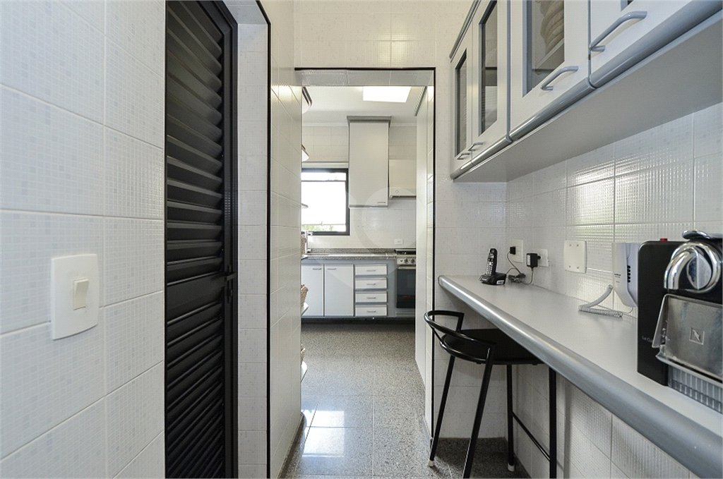 Imóvel de 226m² exclusivo com sala ampla 4 quartos, 2 suítes, 4 vagas Higienópolis