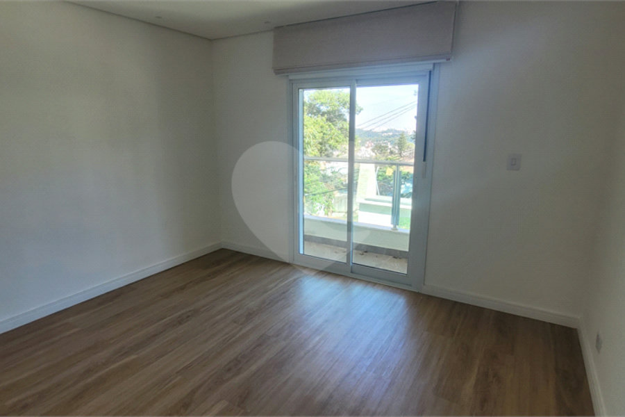 Sobrado à venda com 4 quartos, sendo 2 suítes, em Vila Irmãos Arnoni, São Paulo, SP