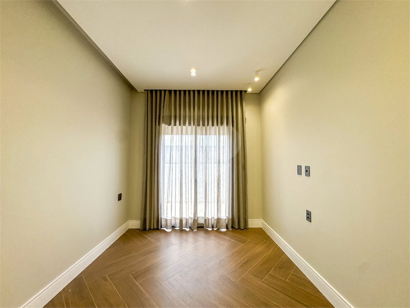 Casa à venda com 3 suítes no condomínio Villa dos Pinheiros, Indaiatuba - SP