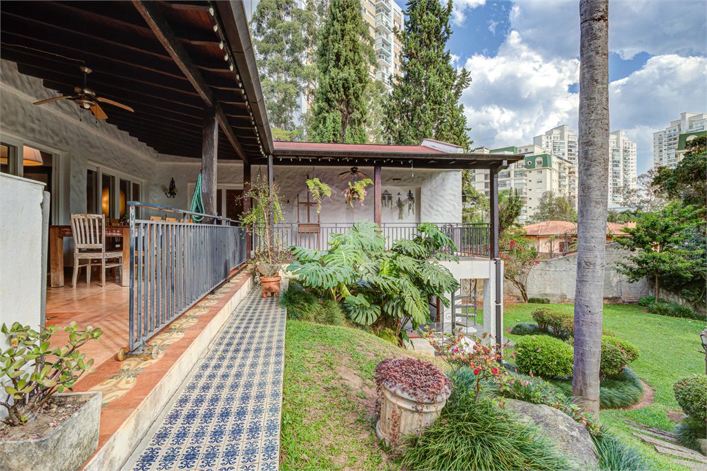 Casa de Vila à venda com 3 quartos, sendo 2 suítes, em Alto da Boa Vista, São Paulo, SP