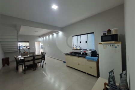 Sobrado à venda com 5 quartos em Jardim Bela Vista, Itapetininga, SP