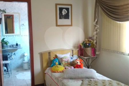 Sobrado à venda com 3 suítes em Vila Nivi, São Paulo, SP
