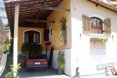 Sobrado à venda com 2 quartos, sendo 1 suíte, em Vila Vitório Mazzei, São Paulo, SP