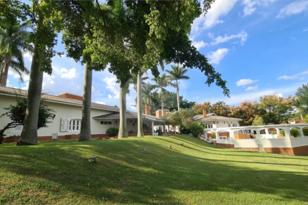 Casa à venda com 5 quartos, sendo 3 suítes, no condomínio Village Sans Souci, Valinhos - SP